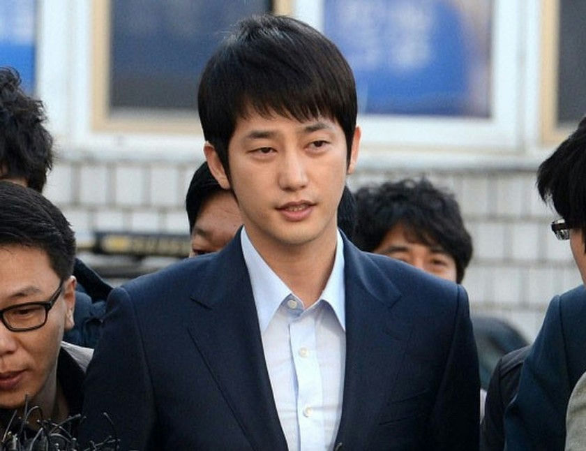 Park Si-hoo scandal rebuttalpeople' 'suit' 'asian' 'serious' 'crowd.