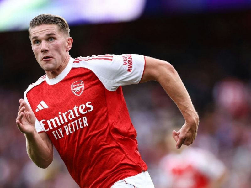 Gyokeres Arsenal fan reactionman' 'soccerplayer' 'jersey' 'red' 'field.