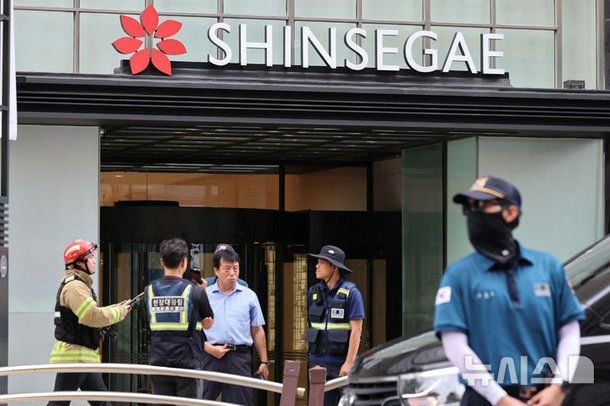 Shinsegae bomb threat prankpeople' '' 'hinsegae' 'emergency' 'security' 'police.