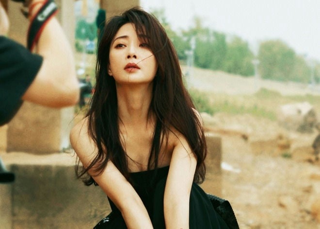 Chinese actresses who carry a dramapeople' '' 'oman' '' 'eauty' '' 'ress' '' 'ong' 'hair.