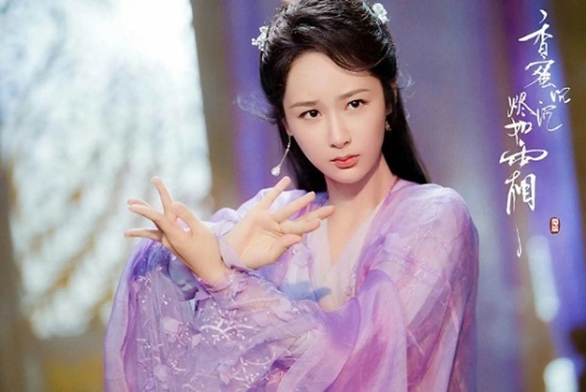 Chinese actresses who carry a dramaperson' 'woman' 'purple' 'hair' 'pose' '' '.