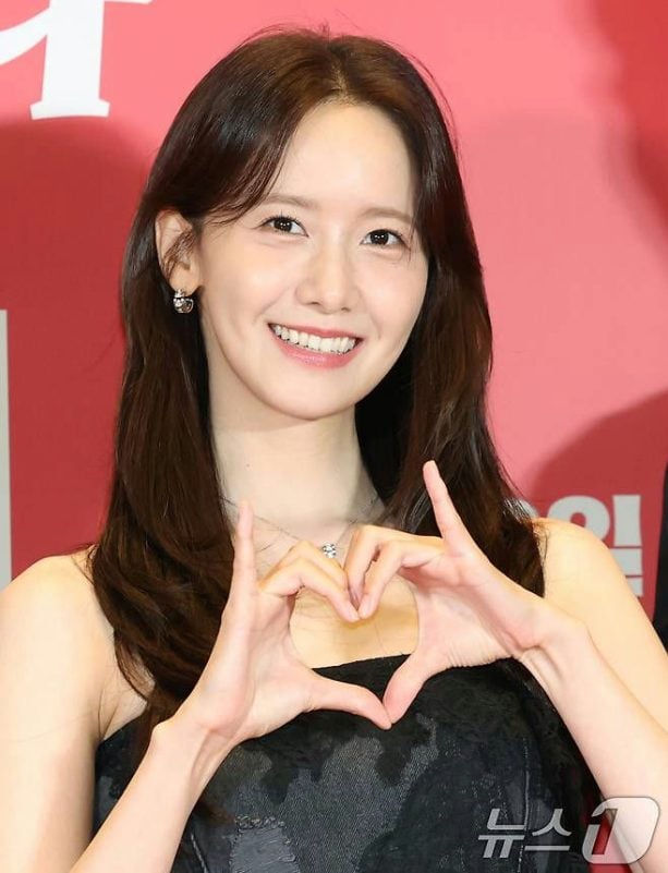 Girls' Generation YoonA movie premierepeople' '' 'oona' 'heart' 'necklace' 'smiling.
