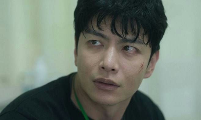 Mary Kills People Korean drama buzzperson' 'male' 'pensive' 'injury' 'scars.
