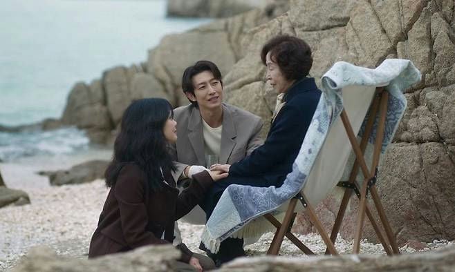 Mary Kills People Korean drama buzzthree' 'beach' 'holding' 'hands' 'family' 'affection.