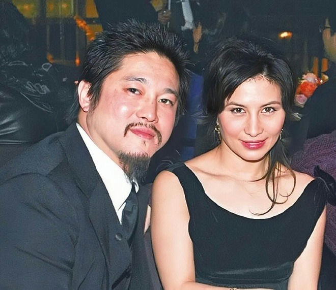 Conroy Chan Macau tycoon son-in-lawtwo' 'black_tie' 'dressed_up' 'smiling' 'formal.