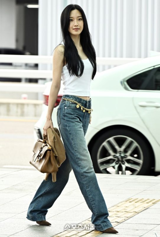 Law and the City Moon Ga-young airport fashionwoman' 'jeans' 'handbag' 'streetwear.