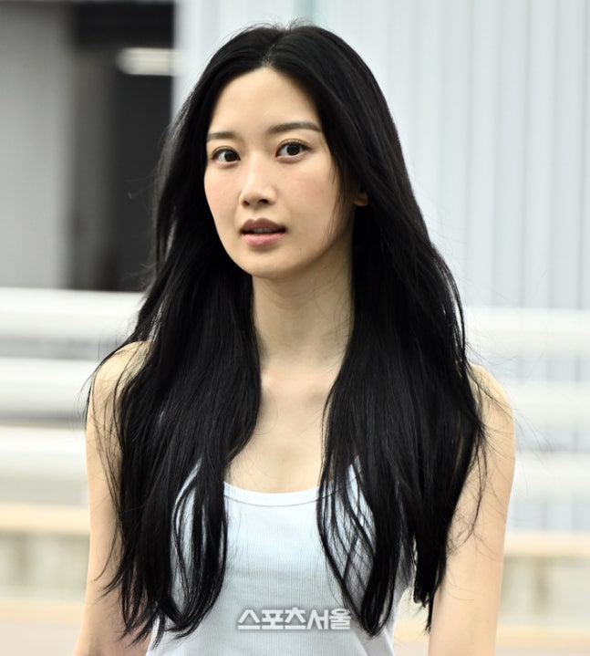 Law and the City Moon Ga-young airport fashionwoman' 'blackhair' 'white_tank_top' 'fair_skin.