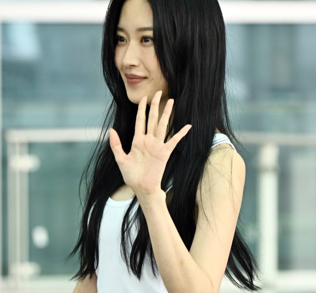 Law and the City Moon Ga-young airport fashionwoman' 'waving' 'black' 'hair' 'tank' 'top.