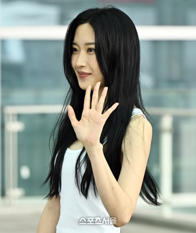 Law and the City Moon Ga-young airport fashionwoman' 'waving' 'black' 'hair' 'tank' 'top.