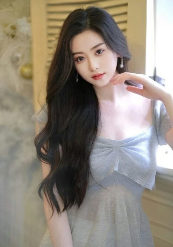 Huang Xiaoming Ye Ke extortion rumorspeople' 'woman' 'dress' 'long' 'hair' 'earrings.
