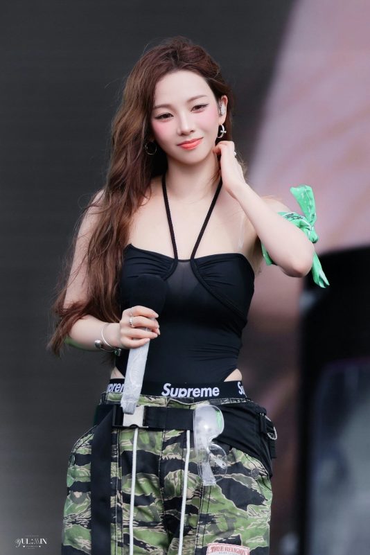 sagging fashion comebackpeople' 'singer' 'microphone' 'camouflage' 'supreme.
