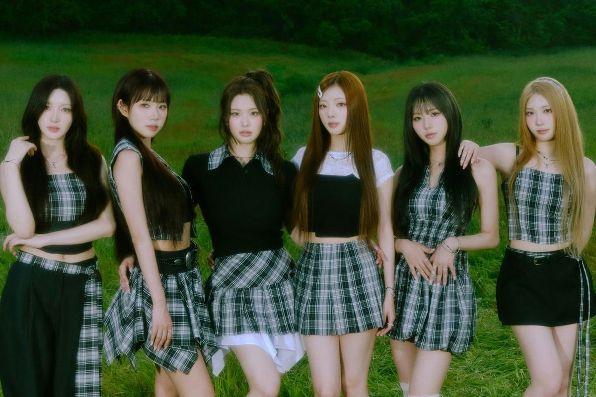 K-pop group disbandmentspeople' '' '' 'group' 'plaid' 'green' 'kpop.