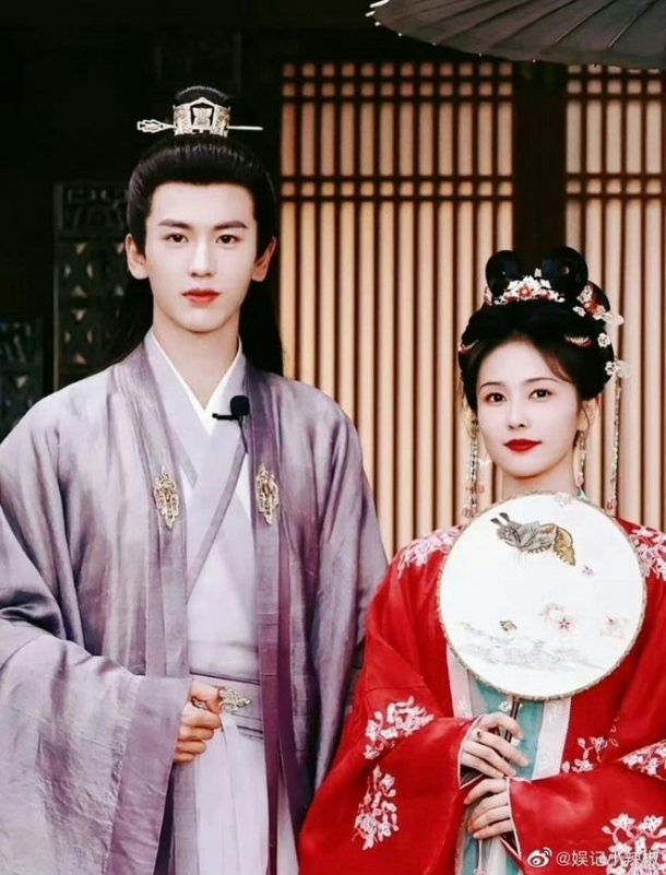 Zhang Linghe harassmenttwo' '' 'anfu' 'fans' 'red' 'clothing.
