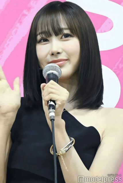 Giselle aespa double eyelid surgeryperson' 'microphone' '' 'sian' 'woman' 'speaking.