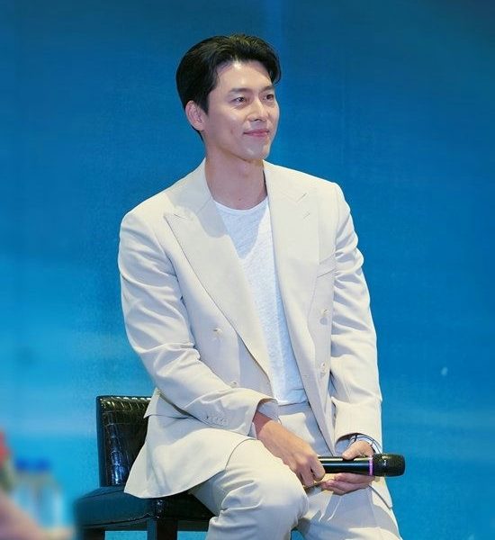 Hyun Bin smile Son Ye-jinman' '' 'yun' 'in' 'suit' 'microphone' 'sitting.