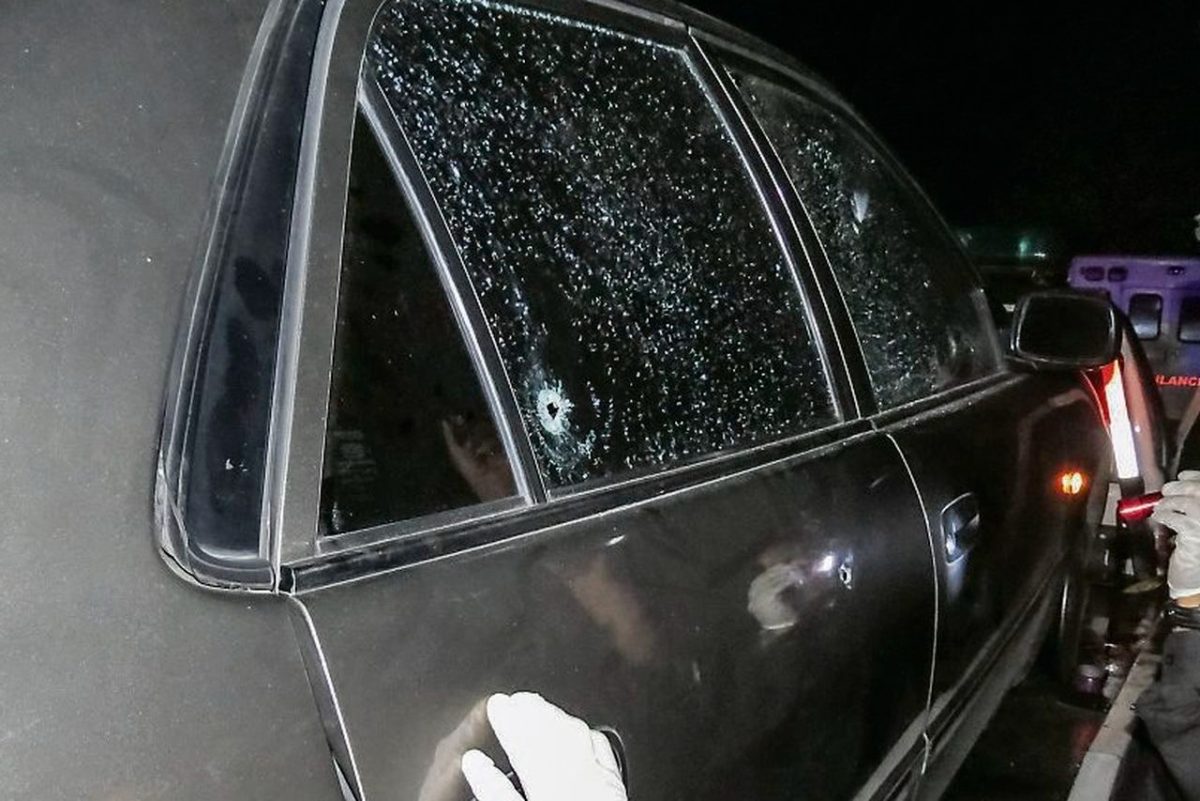 Mónica Spear daughterbroken' 'glass' 'bullet' 'hole' 'car' 'crime' 'scene.