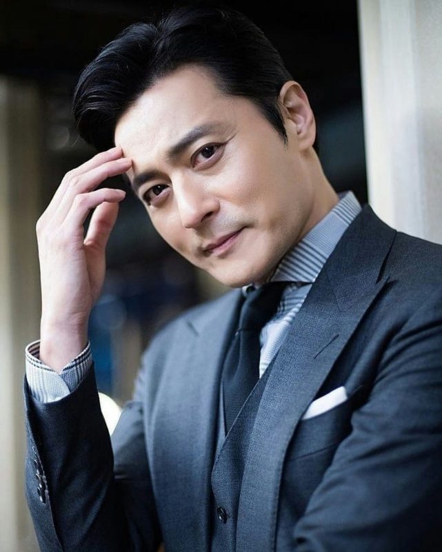 Jang Dong-gun Joo Jin-mo scandalperson' 'man' 'suit' 'tie' 'hand.