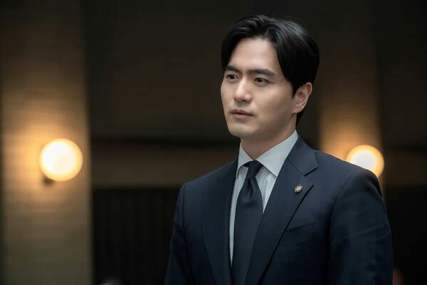 Lee Jin-wook Beyond the Bar drama performanceman' 'professional' 'suit' 'serious' 'lights' '' '.