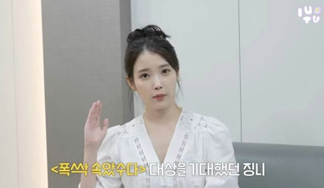 IU Best Actress Blue Dragon Series Awards surprisepeople' '' '' '' 'waving' 'white' 'shirt' 'hair' 'bun.
