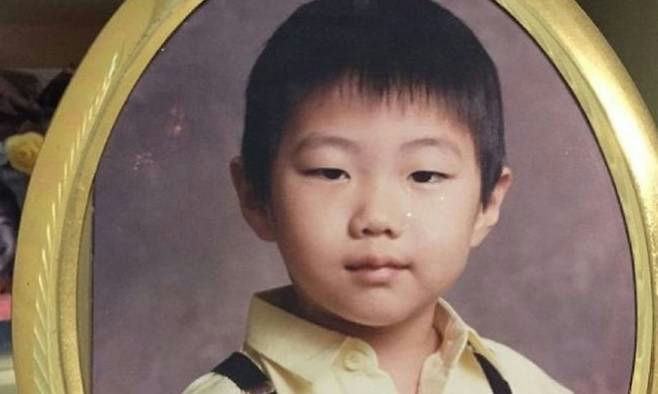 Jay Park childhood photospeople' '' 'hild' '' 'hotograph' '' 'rame' '' 'rying.