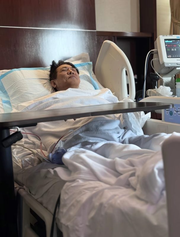 Jet Li hospitalized' 'ospital' 'patient' 'bed' 'medicalequipment.