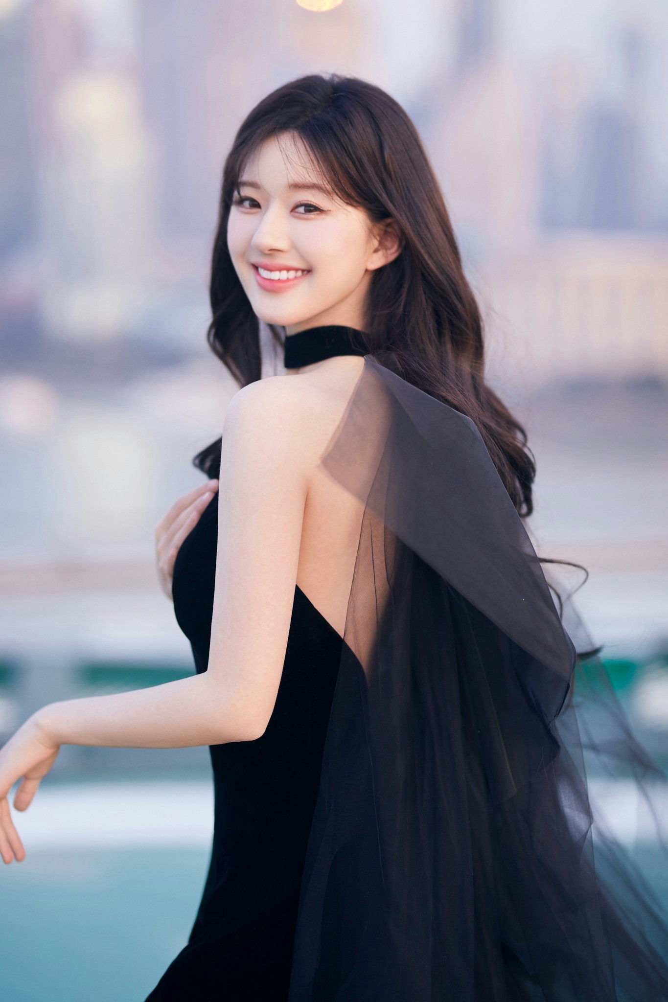 Zhao Lusi scandalsperson' 'woman' 'dress' 'smile' 'glamour.