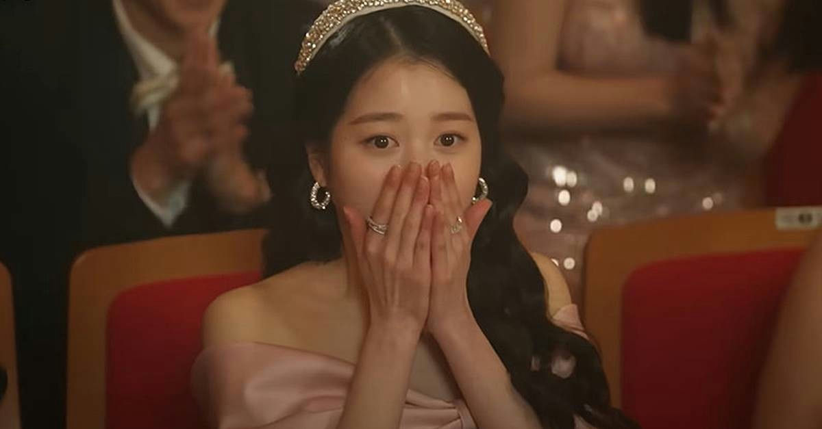My Golden Star premierepeople' 'surprise' 'tiara' 'theater' 'elegant.