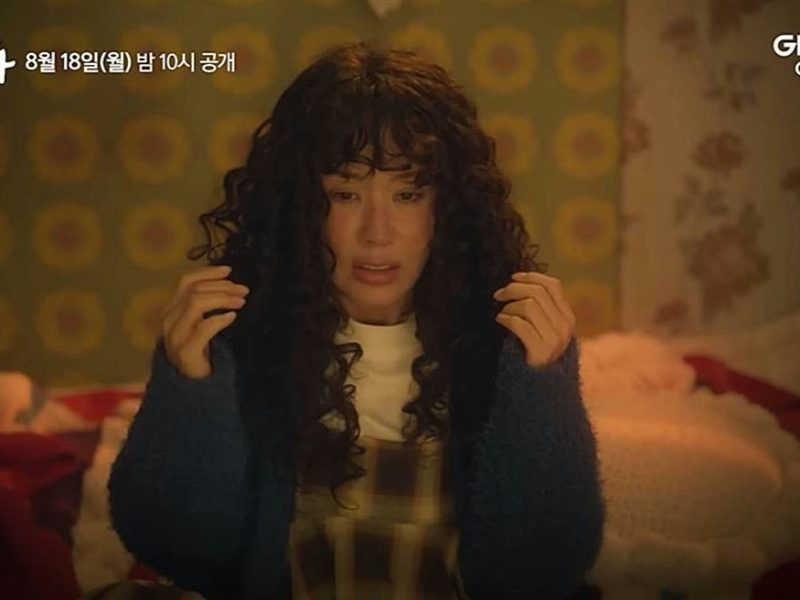 My Golden Star premierepeople' 'woman' 'crying' 'curls' 'sweater.