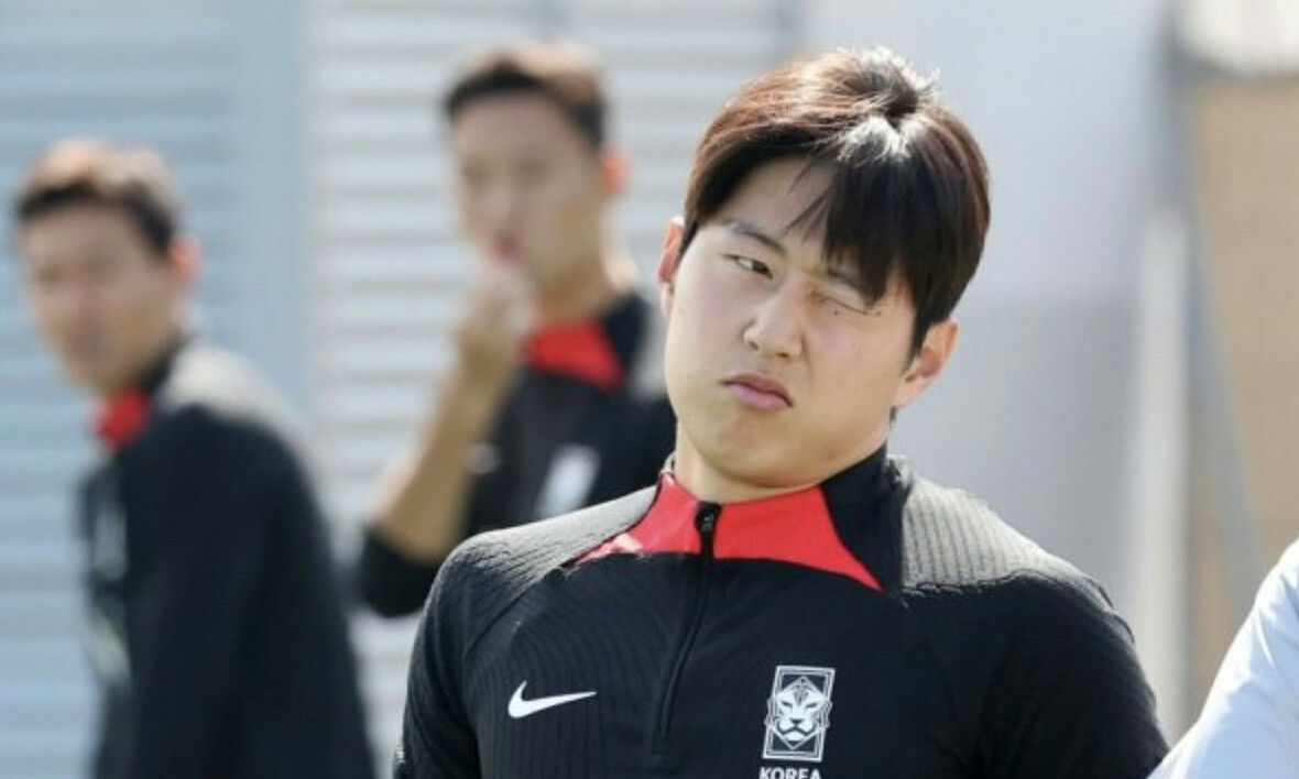 Lee Kang‑in Arsenal transferpeople' '' 'orean' 'soccer' 'jersey' 'winking.