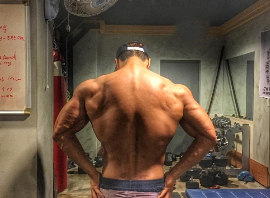 Park Shin-hye recent appearanceman' 'bodybuilder' 'back' 'gym' 'muscular.