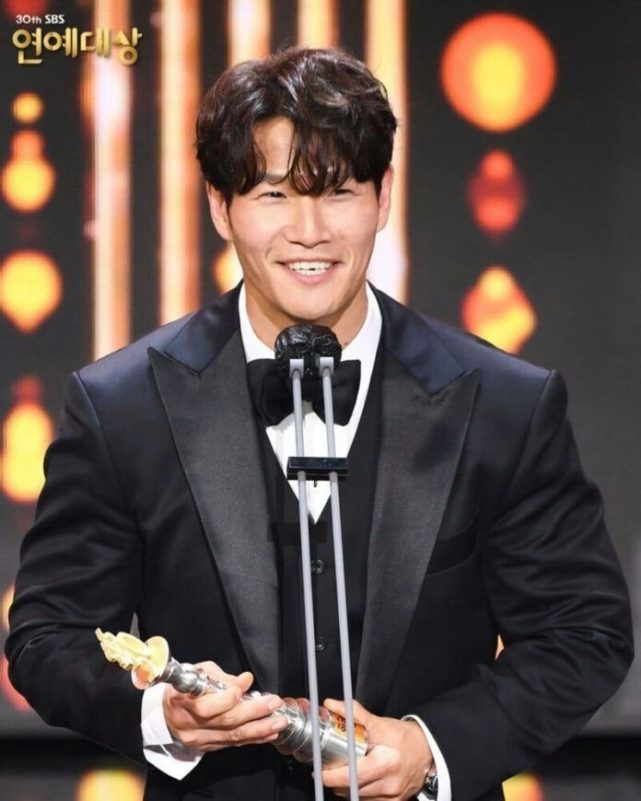 Kim Jong Kook marriage gym military dutyperson' 'award' 'tuxedo' 'smiling.