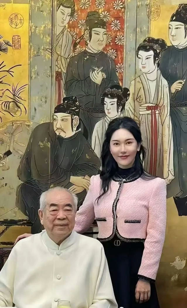 Phan Zang asset disputepeople' 'painting' 'elderly' 'woman' 'jacket.