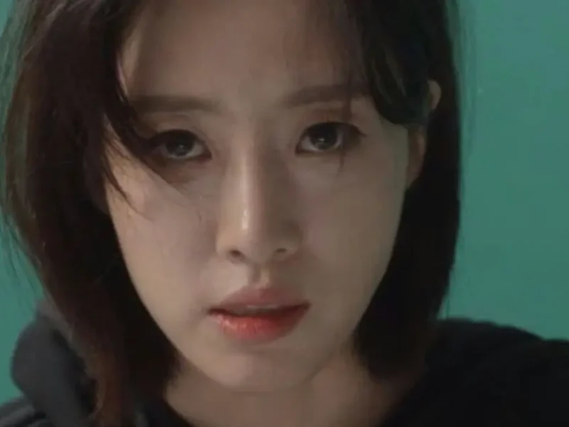 queens house hahm eunjung lee garyeong identity reveal