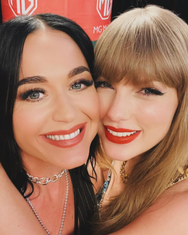 The two became close friends, going to each other's concerts to cheer each other on.