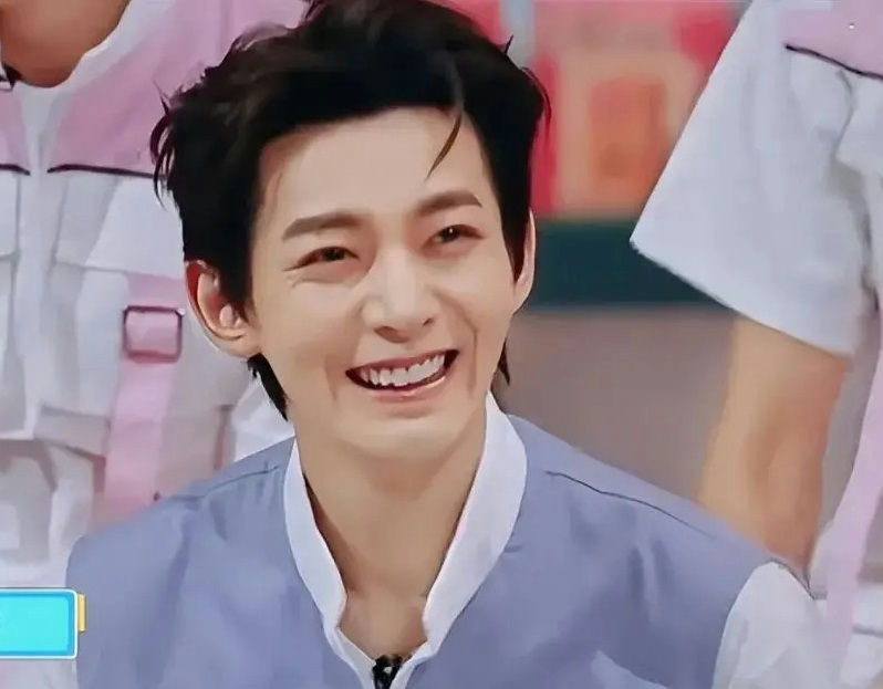 Chinese male actors lose visuals when smilingpeople' 'smile' 'adult' '' 'orean' 'happy.