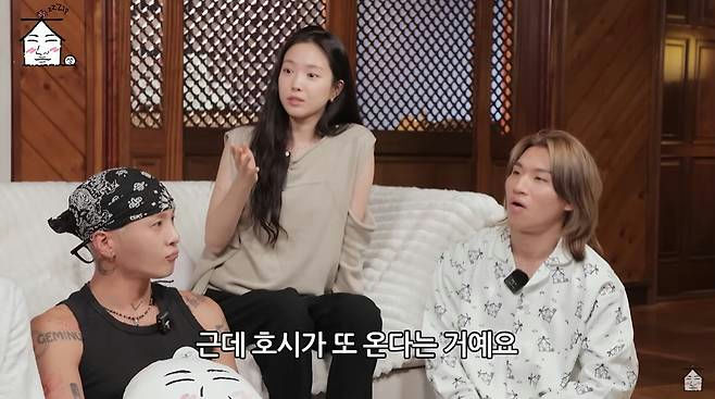 BIGBANG 19th anniversary Son Na-eun Hoshipeople' 'sitting' 'talking' 'indoors' 'sofa.