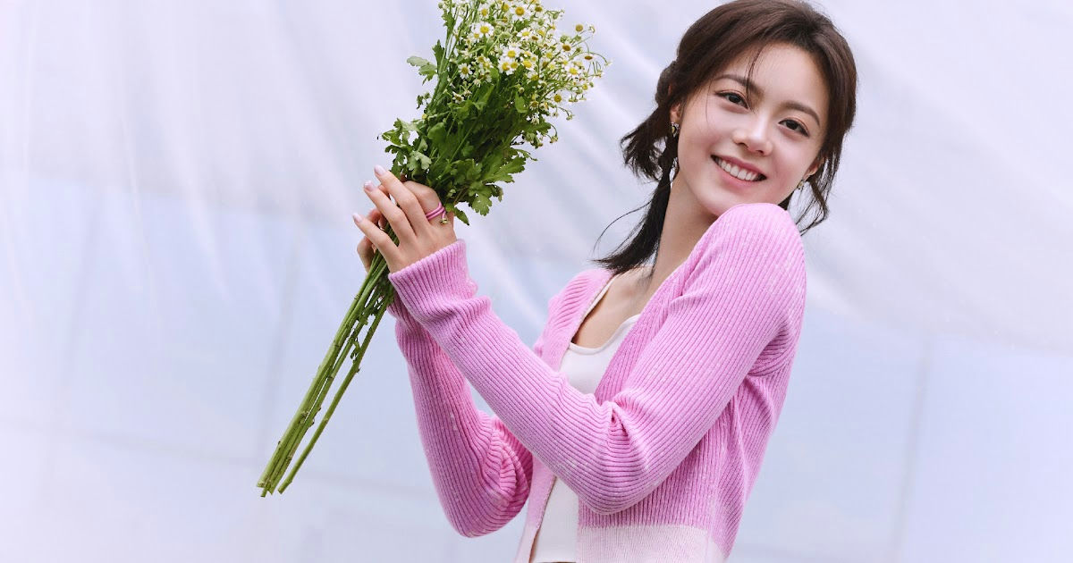 Chinese actresses beautiful smilespeople' 'woman' 'flowers' 'pink' 'cardigan.