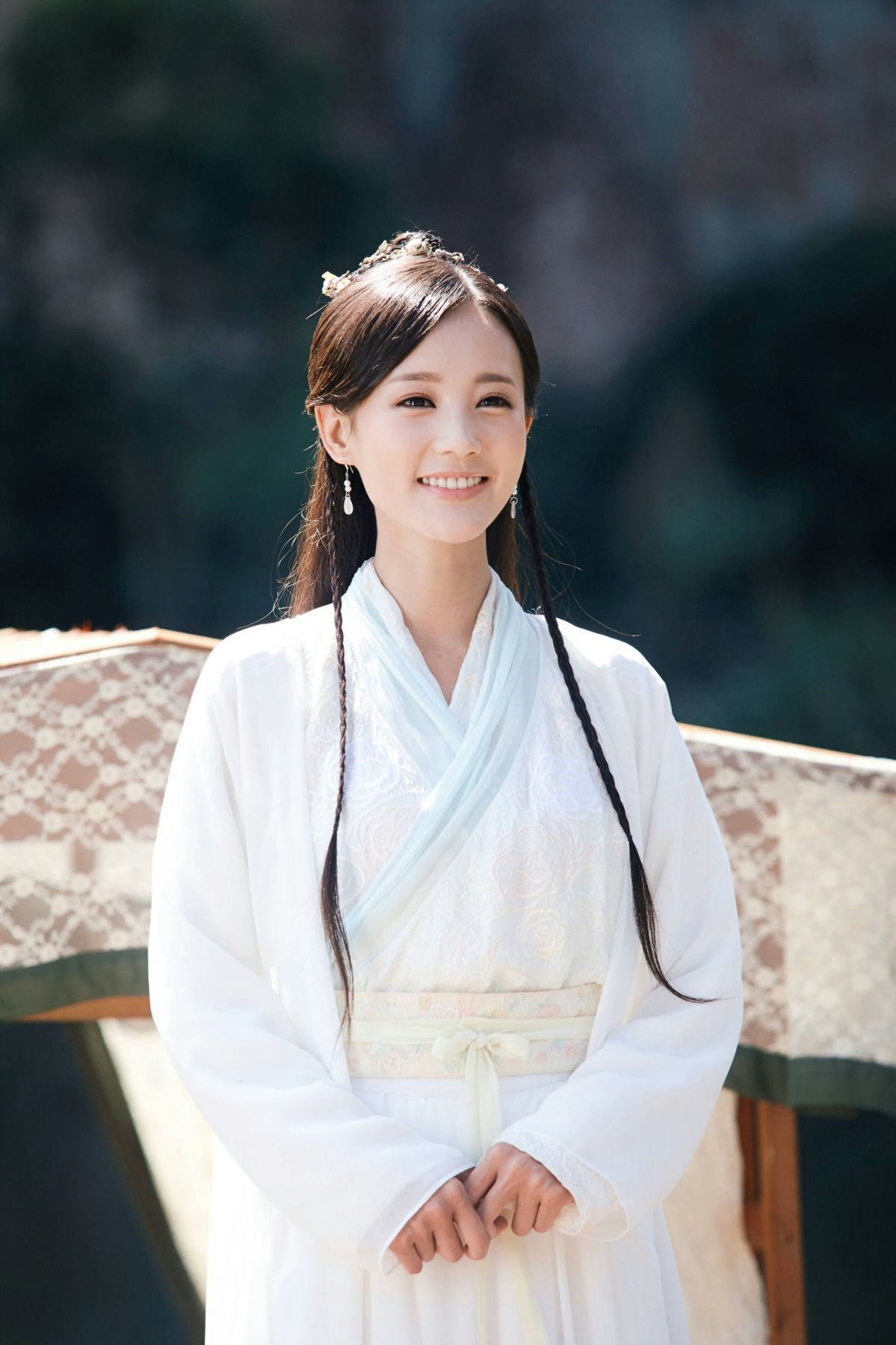 Chinese actresses beautiful smilespeople' '' 'oman' '' 'raditional' 'lothing' '' 'miling' '' 'raids.