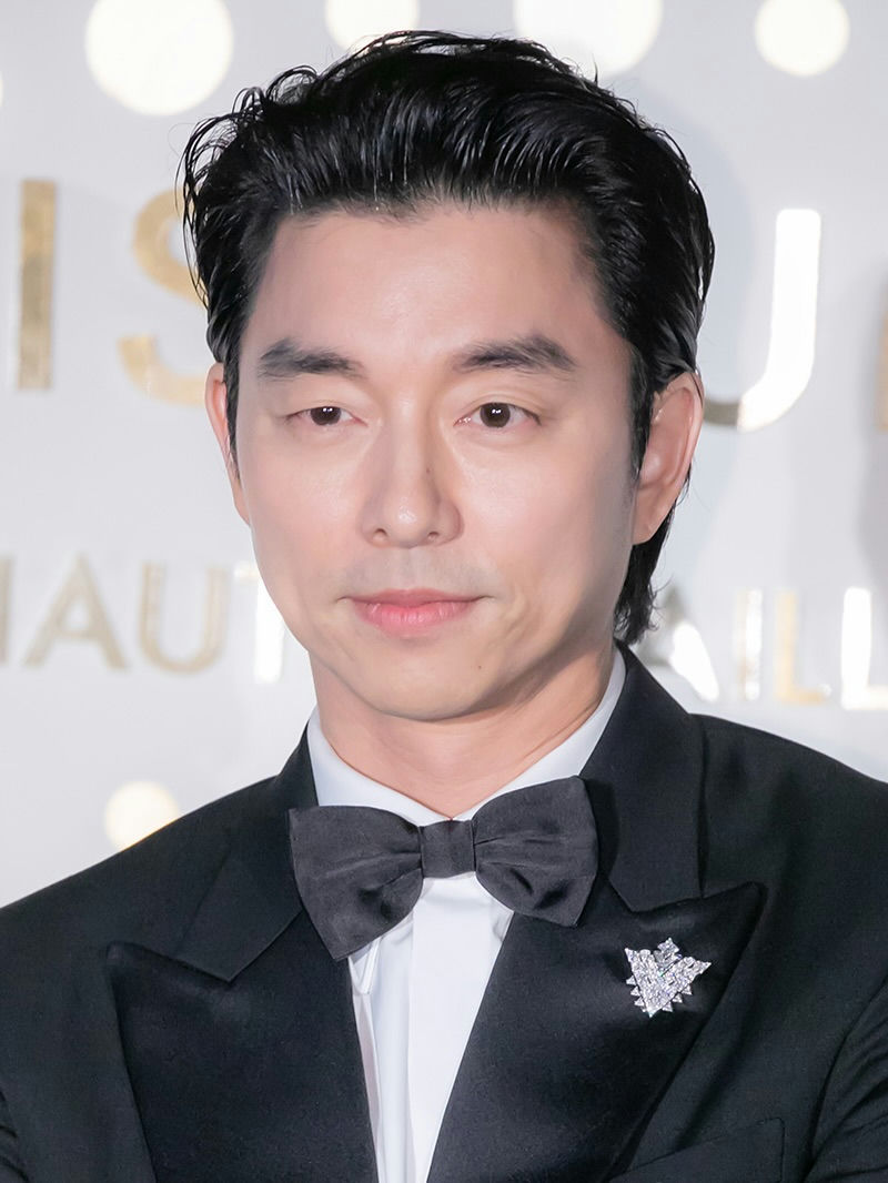 Gong Yoo Louis Vuitton Seoul eventpeople' 'man' 'bowtie' 'tuxedo' 'portrait.