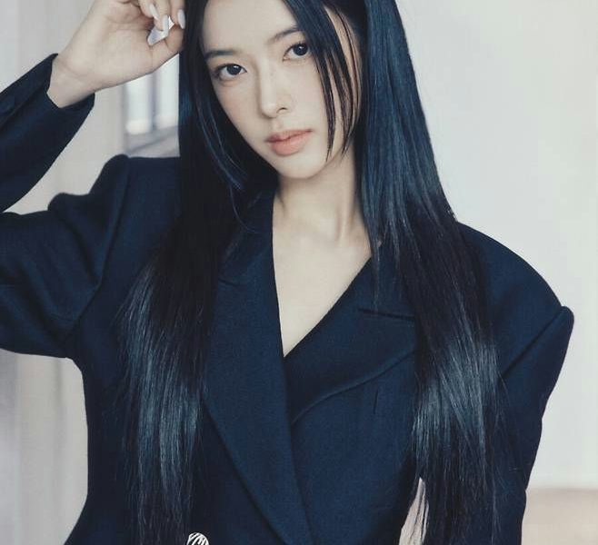 Roh Jeong-eui diet and healthy lifestylepeople' 'woman' 'blackhair' 'blazer' 'fashion.