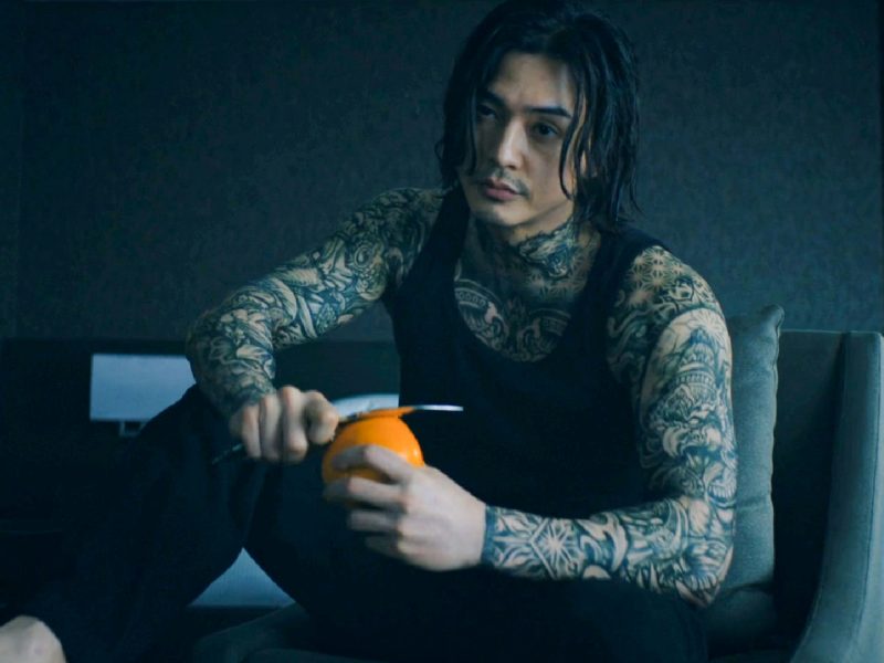 Kim Ji-hoon Butterfly roleman' 'tattoo' 'orange' 'knife' 'serious.