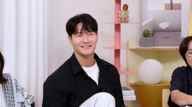 Kim Jong-kook aegyo dating confessionpeople' 'smiling' 'black' 'shirt' 'books' 'shelf.