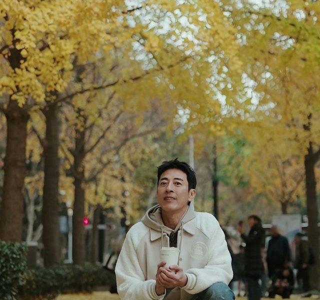 Jackie Lui health scarepeople' 'man' 'autumn' 'squatting' 'leaves.