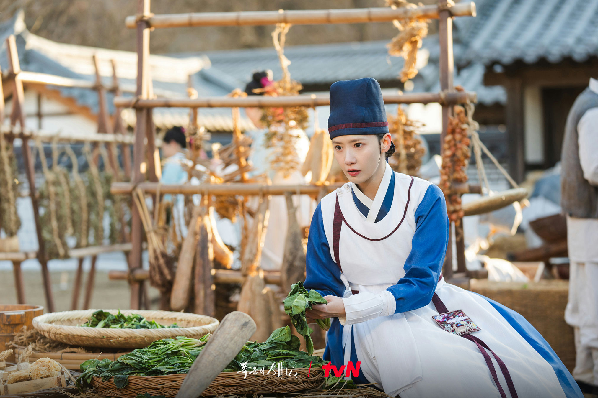 Im YoonA Bon Appétit, Your Majesty successpeople' '' 'anbok' '' 'egetables' '' 'ultural' '' 'raditional.