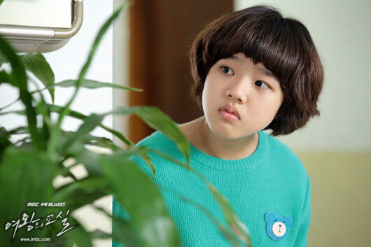 Kim Hyang Gi mother roleperson' '' 'oung' 'oman' 'sweater' 'plant' 'curious.