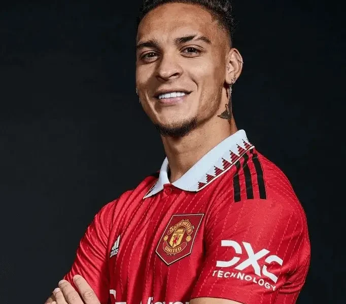 antony leaves manchester united
