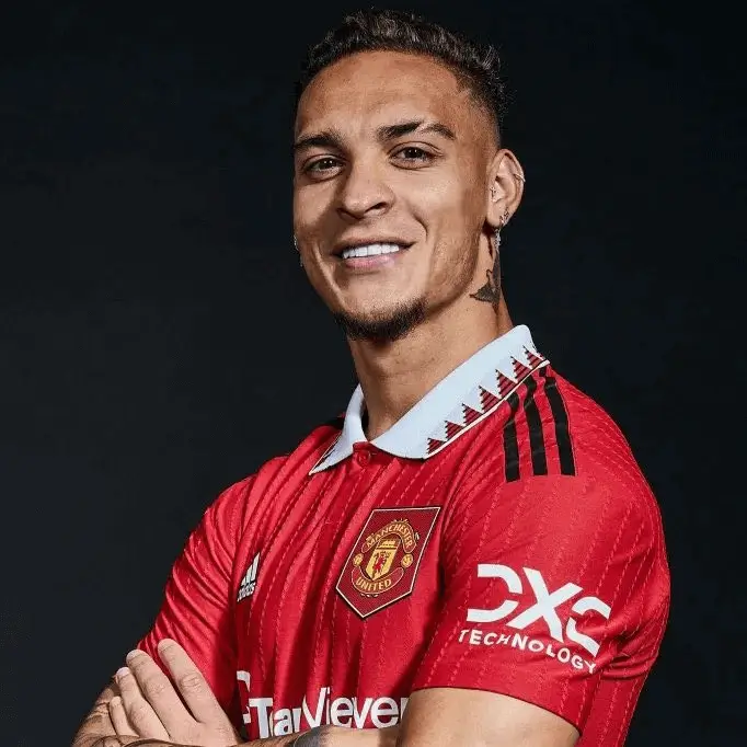 antony leaves manchester united