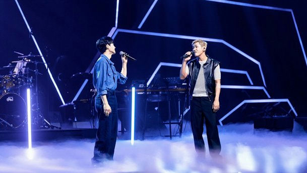 Crush herniated disc surgery and comfort in musicpeople' 'stage' 'singing' 'microphone' 'neon.