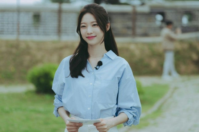 Gong Seung-yeon My Lovely Journey endingpeople' '' 'oman' '' 'hirt' '' 'utdoors' '' 'miling.