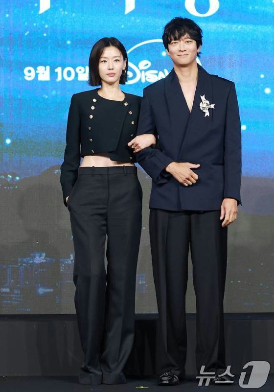 Jun Ji-hyun Tempest Kang Dong-wontwo' 'people' 'formal' 'wear' 'navy' 'blue' 'cropped' 'top' 'arm' 'in' 'arm.